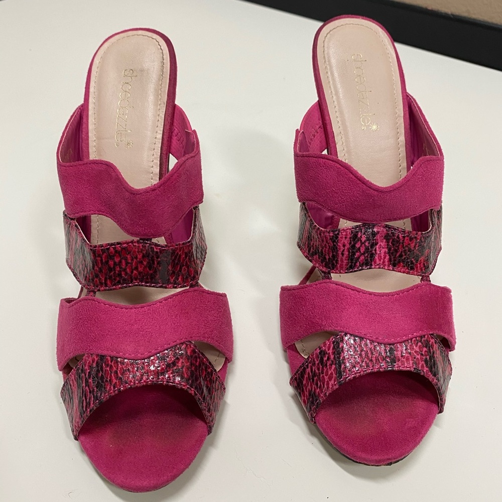 Pink sandals gently used 9.5 size